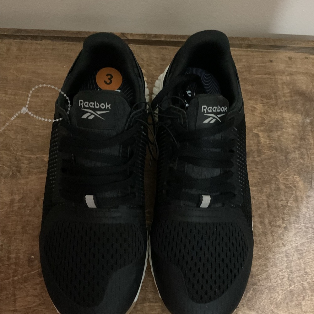 Unisex kids Reebok Black Athletic tennis shoe size 3